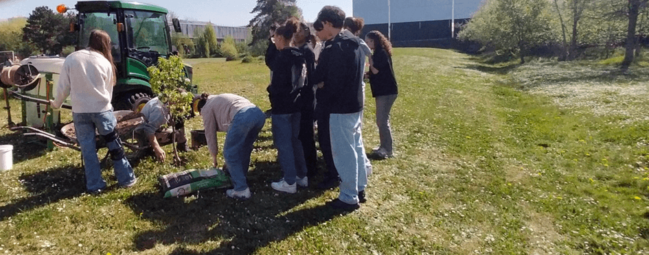 Quatre nouveaux arbres fruitiers au Lycée Descartes ! 1 4849788000000119embeddedImage 1