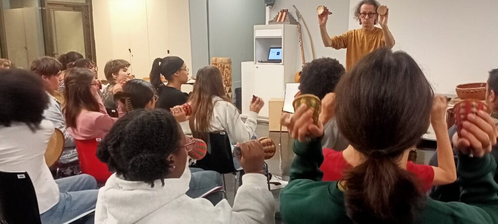 Atelier "Destination musiques" au musée du Quai Branly 5 sortie quai branly hida 4