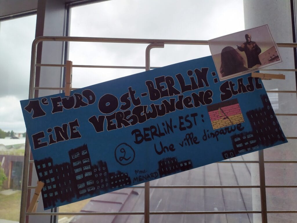 KLASSENPROJEKT : 35 JAHRE MAUERFALL "GRENZMAUERN UBERWINDER" - PROJET INTERDISCIPLINAIRE : 35 ans après la chute du mur de Berlin, les murs-frontières aujourd'hui 35 19 TEIL 2 OST BERLN verschwundene Stadt 1e euro 1