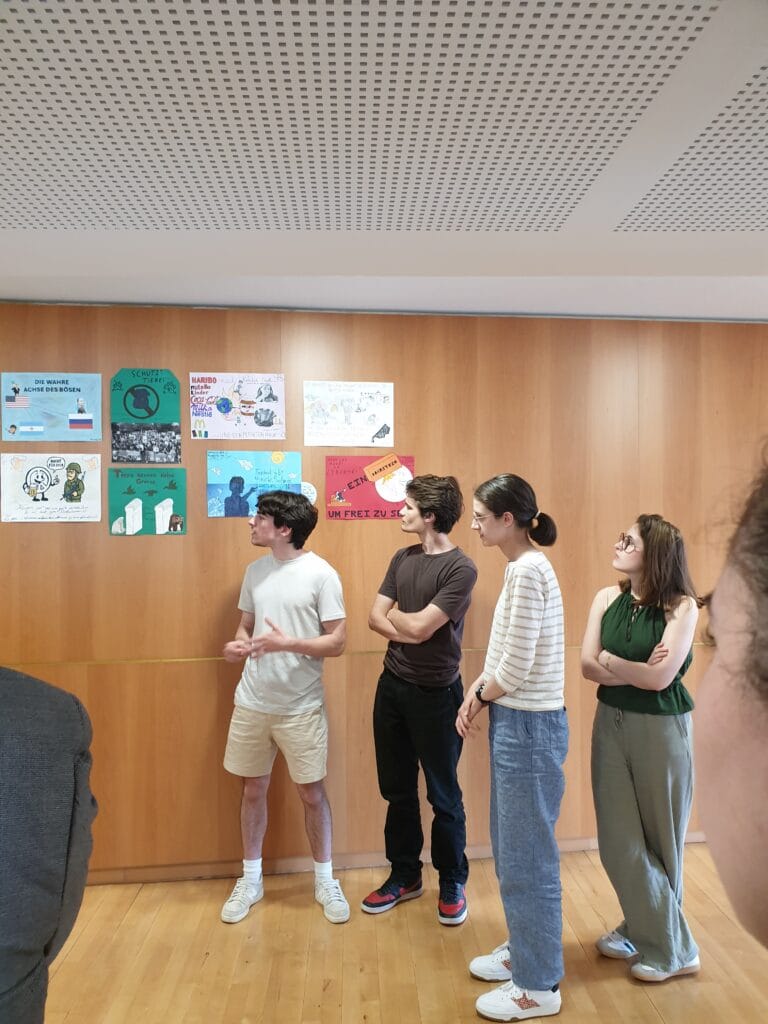 KLASSENPROJEKT : 35 JAHRE MAUERFALL "GRENZMAUERN UBERWINDER" - PROJET INTERDISCIPLINAIRE : 35 ans après la chute du mur de Berlin, les murs-frontières aujourd'hui 15 20250603 160504