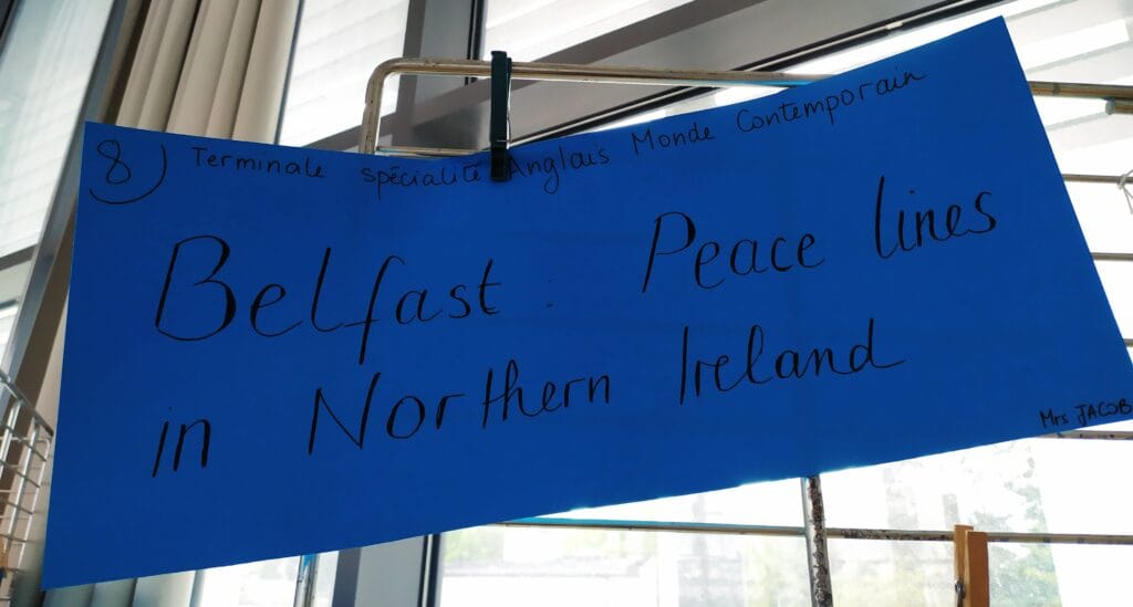 KLASSENPROJEKT : 35 JAHRE MAUERFALL "GRENZMAUERN UBERWINDER" - PROJET INTERDISCIPLINAIRE : 35 ans après la chute du mur de Berlin, les murs-frontières aujourd'hui 78 59 ANGLAIS LES MURS DE BELFAST AMC 1
