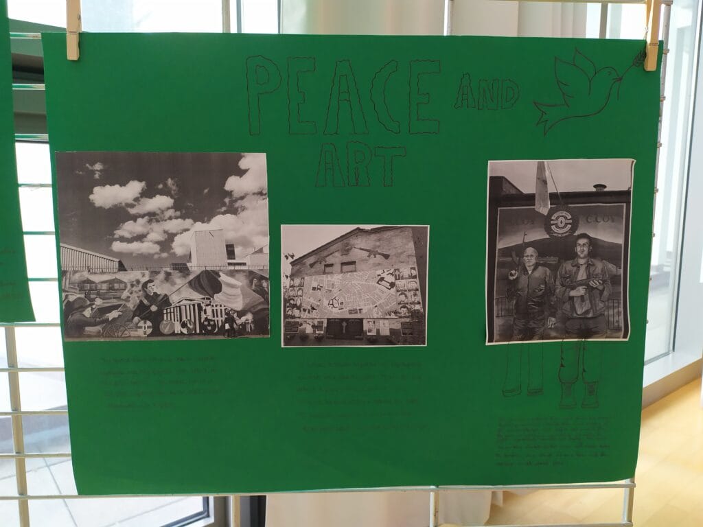 KLASSENPROJEKT : 35 JAHRE MAUERFALL "GRENZMAUERN UBERWINDER" - PROJET INTERDISCIPLINAIRE : 35 ans après la chute du mur de Berlin, les murs-frontières aujourd'hui 82 60 3 1