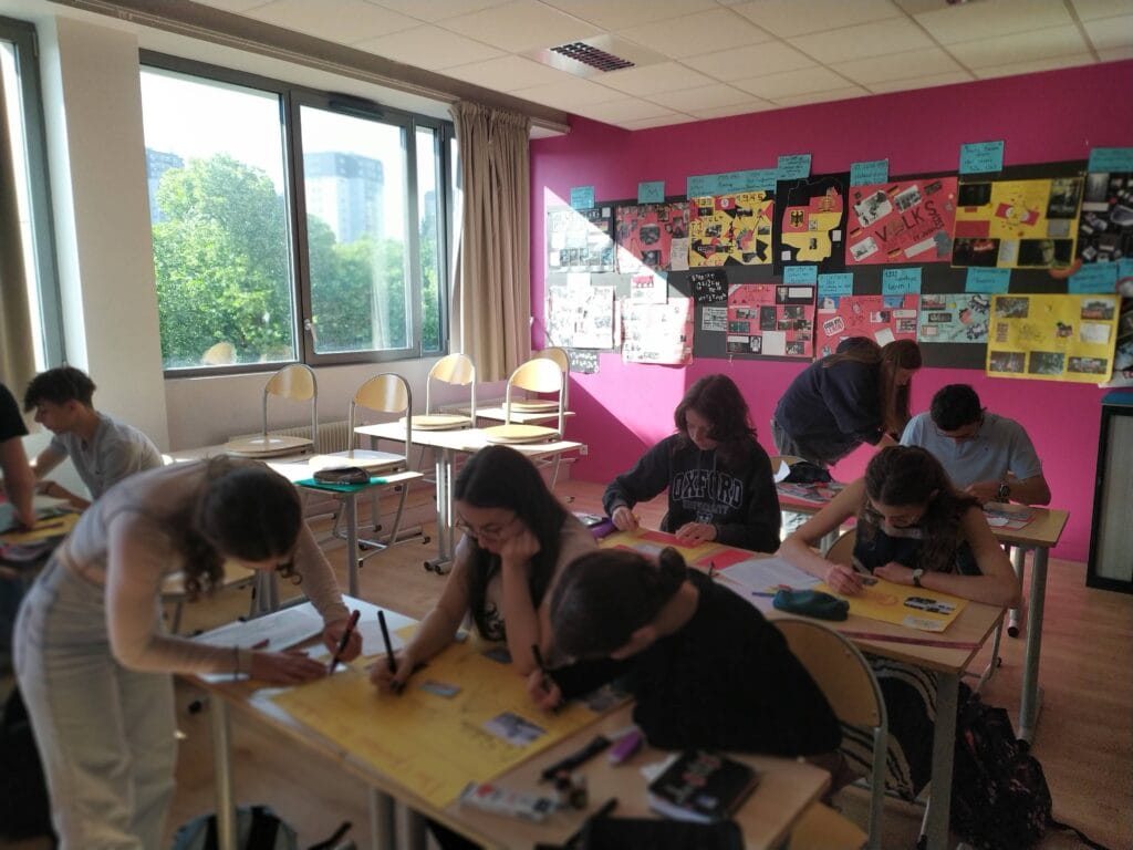 KLASSENPROJEKT : 35 JAHRE MAUERFALL "GRENZMAUERN UBERWINDER" - PROJET INTERDISCIPLINAIRE : 35 ans après la chute du mur de Berlin, les murs-frontières aujourd'hui 10 IMG 20250519 092907 1